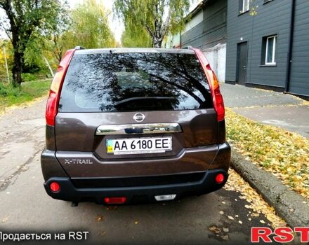 Коричневый Ниссан ИксТрейл, объемом двигателя 2 л и пробегом 211 тыс. км за 8800 $, фото 4 на Automoto.ua