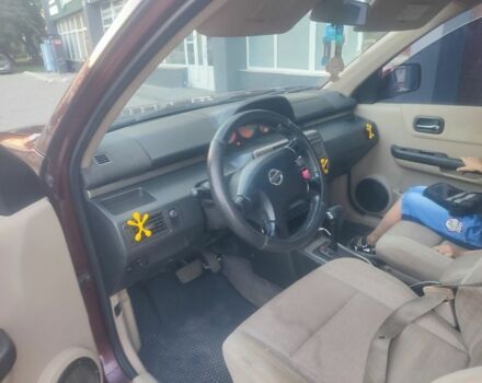 Красный Ниссан ИксТрейл, объемом двигателя 2 л и пробегом 342 тыс. км за 3999 $, фото 3 на Automoto.ua