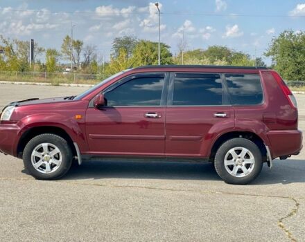 Красный Ниссан ИксТрейл, объемом двигателя 2.2 л и пробегом 337 тыс. км за 3599 $, фото 3 на Automoto.ua