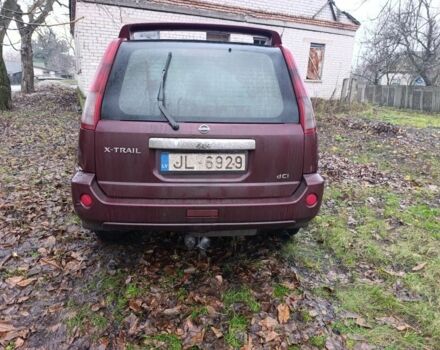 Красный Ниссан ИксТрейл, объемом двигателя 2.2 л и пробегом 400 тыс. км за 3500 $, фото 3 на Automoto.ua