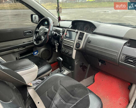 Красный Ниссан ИксТрейл, объемом двигателя 2.49 л и пробегом 298 тыс. км за 5999 $, фото 8 на Automoto.ua