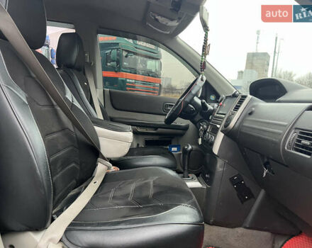 Красный Ниссан ИксТрейл, объемом двигателя 2.49 л и пробегом 298 тыс. км за 5999 $, фото 12 на Automoto.ua