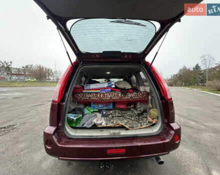 Красный Ниссан ИксТрейл, объемом двигателя 2.49 л и пробегом 298 тыс. км за 5999 $, фото 7 на Automoto.ua