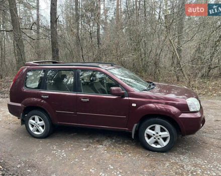 Красный Ниссан ИксТрейл, объемом двигателя 2.2 л и пробегом 160 тыс. км за 5000 $, фото 3 на Automoto.ua