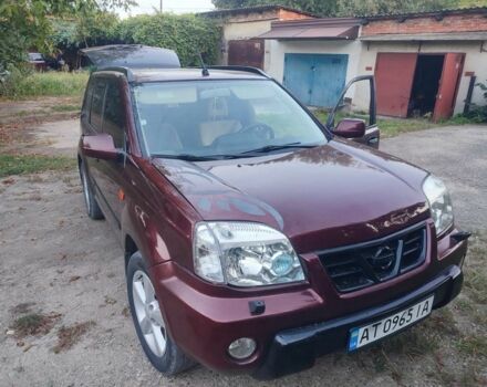 Красный Ниссан ИксТрейл, объемом двигателя 2 л и пробегом 342 тыс. км за 3999 $, фото 1 на Automoto.ua