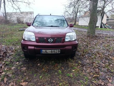 Красный Ниссан ИксТрейл, объемом двигателя 2.2 л и пробегом 400 тыс. км за 3500 $, фото 1 на Automoto.ua