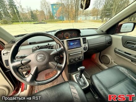 Красный Ниссан ИксТрейл, объемом двигателя 2.5 л и пробегом 270 тыс. км за 5600 $, фото 1 на Automoto.ua