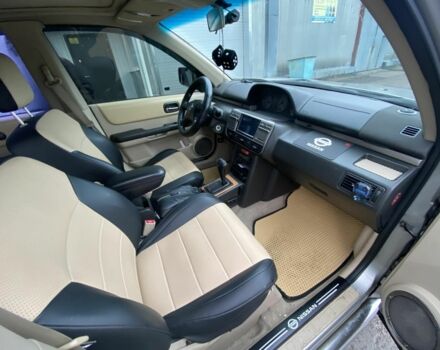 Серый Ниссан ИксТрейл, объемом двигателя 2 л и пробегом 330 тыс. км за 6000 $, фото 5 на Automoto.ua