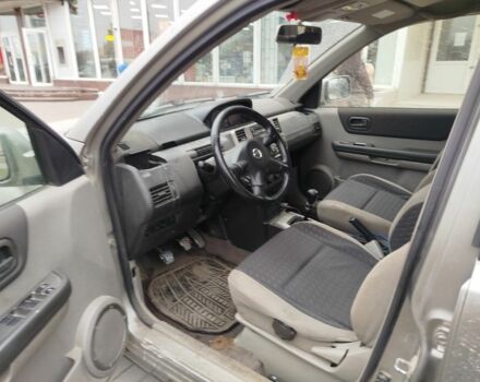 Серый Ниссан ИксТрейл, объемом двигателя 2.2 л и пробегом 193 тыс. км за 4000 $, фото 3 на Automoto.ua