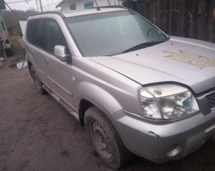 Сірий Ніссан ІксТрейл, об'ємом двигуна 2.2 л та пробігом 300 тис. км за 5000 $, фото 4 на Automoto.ua