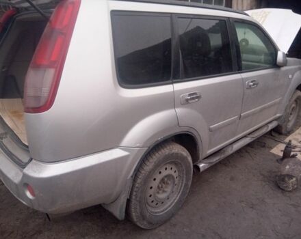 Сірий Ніссан ІксТрейл, об'ємом двигуна 2.2 л та пробігом 300 тис. км за 5000 $, фото 9 на Automoto.ua