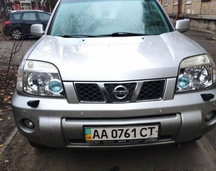 Серый Ниссан ИксТрейл, объемом двигателя 2 л и пробегом 196 тыс. км за 9000 $, фото 1 на Automoto.ua