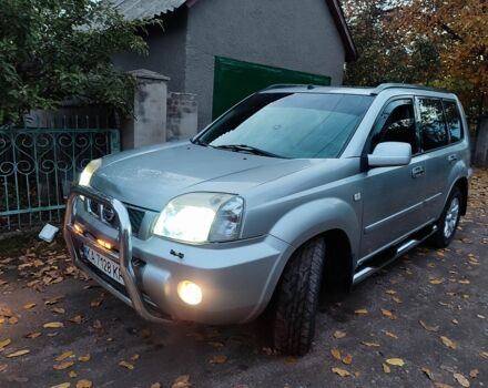 Серый Ниссан ИксТрейл, объемом двигателя 2.2 л и пробегом 227 тыс. км за 3600 $, фото 1 на Automoto.ua