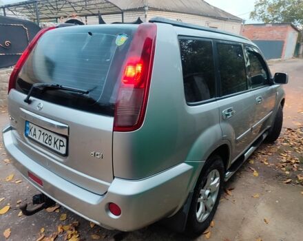 Серый Ниссан ИксТрейл, объемом двигателя 2.2 л и пробегом 227 тыс. км за 3600 $, фото 4 на Automoto.ua