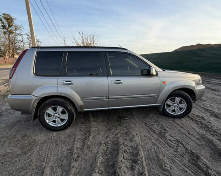 Серый Ниссан ИксТрейл, объемом двигателя 2.18 л и пробегом 351 тыс. км за 6700 $, фото 3 на Automoto.ua