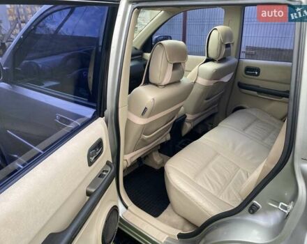 Серый Ниссан ИксТрейл, объемом двигателя 2 л и пробегом 221 тыс. км за 5000 $, фото 10 на Automoto.ua