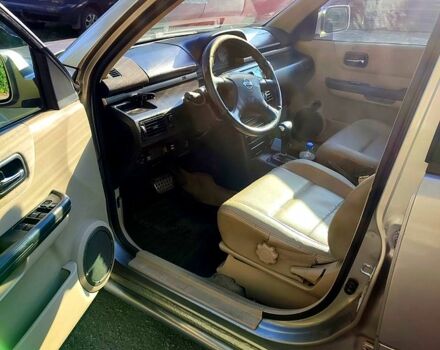 Сірий Ніссан ІксТрейл, об'ємом двигуна 2.5 л та пробігом 390 тис. км за 5000 $, фото 5 на Automoto.ua