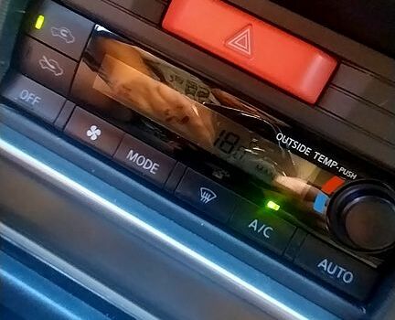 Серый Ниссан ИксТрейл, объемом двигателя 2.1 л и пробегом 119 тыс. км за 3500 $, фото 3 на Automoto.ua