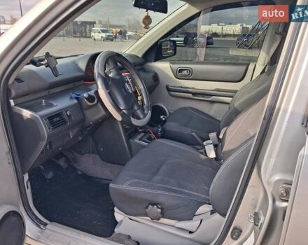 Серый Ниссан ИксТрейл, объемом двигателя 2.2 л и пробегом 295 тыс. км за 6400 $, фото 3 на Automoto.ua