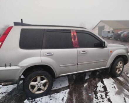 Серый Ниссан ИксТрейл, объемом двигателя 2 л и пробегом 260 тыс. км за 4000 $, фото 3 на Automoto.ua