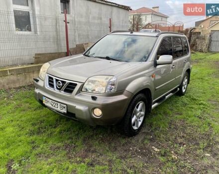 Серый Ниссан ИксТрейл, объемом двигателя 2 л и пробегом 221 тыс. км за 5000 $, фото 1 на Automoto.ua