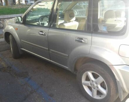 Серый Ниссан ИксТрейл, объемом двигателя 2 л и пробегом 188 тыс. км за 3500 $, фото 5 на Automoto.ua