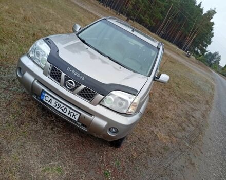 Сірий Ніссан ІксТрейл, об'ємом двигуна 2 л та пробігом 234 тис. км за 4100 $, фото 2 на Automoto.ua