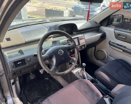Серый Ниссан ИксТрейл, объемом двигателя 2.2 л и пробегом 468 тыс. км за 5500 $, фото 8 на Automoto.ua