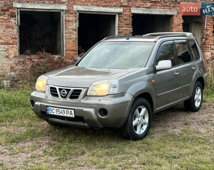Серый Ниссан ИксТрейл, объемом двигателя 2.2 л и пробегом 401 тыс. км за 4400 $, фото 2 на Automoto.ua