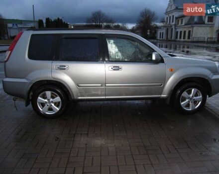 Серый Ниссан ИксТрейл, объемом двигателя 2 л и пробегом 197 тыс. км за 6500 $, фото 4 на Automoto.ua