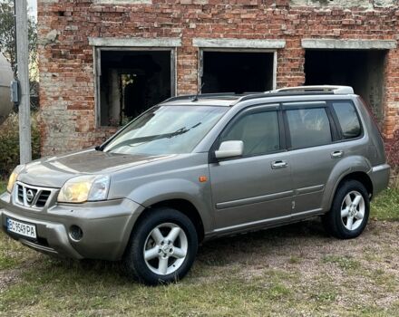 Серый Ниссан ИксТрейл, объемом двигателя 2.2 л и пробегом 400 тыс. км за 4400 $, фото 2 на Automoto.ua