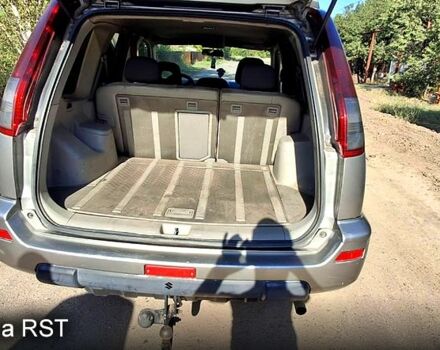 Серый Ниссан ИксТрейл, объемом двигателя 2.2 л и пробегом 280 тыс. км за 4000 $, фото 5 на Automoto.ua