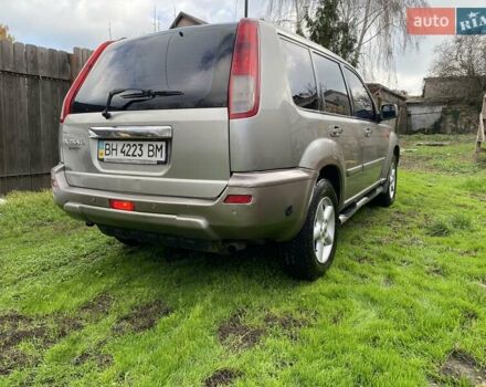 Серый Ниссан ИксТрейл, объемом двигателя 2 л и пробегом 221 тыс. км за 5000 $, фото 5 на Automoto.ua