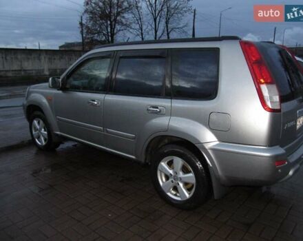 Серый Ниссан ИксТрейл, объемом двигателя 2 л и пробегом 197 тыс. км за 6500 $, фото 6 на Automoto.ua
