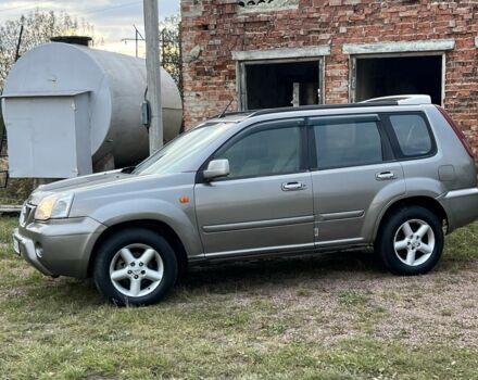 Серый Ниссан ИксТрейл, объемом двигателя 2.2 л и пробегом 400 тыс. км за 4400 $, фото 3 на Automoto.ua