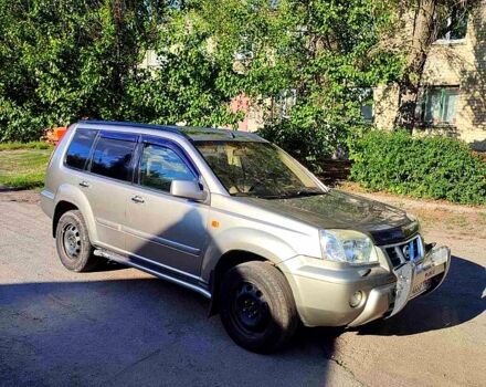 Сірий Ніссан ІксТрейл, об'ємом двигуна 2.5 л та пробігом 390 тис. км за 5000 $, фото 1 на Automoto.ua