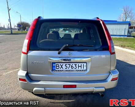 Серый Ниссан ИксТрейл, объемом двигателя 2 л и пробегом 320 тыс. км за 6500 $, фото 5 на Automoto.ua