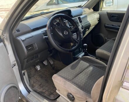 Серый Ниссан ИксТрейл, объемом двигателя 2.2 л и пробегом 383 тыс. км за 4600 $, фото 7 на Automoto.ua