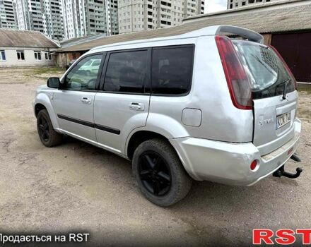 Серый Ниссан ИксТрейл, объемом двигателя 2.2 л и пробегом 266 тыс. км за 3400 $, фото 2 на Automoto.ua