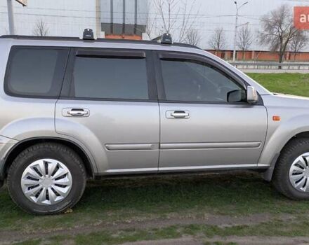 Серый Ниссан ИксТрейл, объемом двигателя 2.5 л и пробегом 193 тыс. км за 6500 $, фото 3 на Automoto.ua