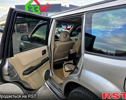 Серый Ниссан ИксТрейл, объемом двигателя 2 л и пробегом 220 тыс. км за 5800 $, фото 5 на Automoto.ua