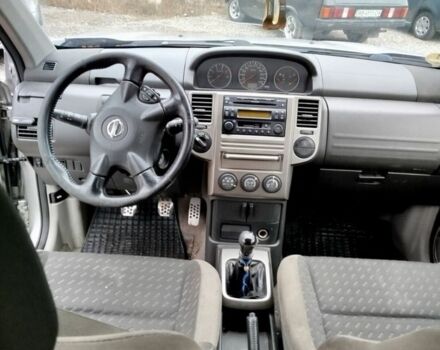 Серый Ниссан ИксТрейл, объемом двигателя 2.2 л и пробегом 370 тыс. км за 3300 $, фото 2 на Automoto.ua