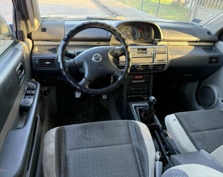 Серый Ниссан ИксТрейл, объемом двигателя 2 л и пробегом 333 тыс. км за 2999 $, фото 5 на Automoto.ua