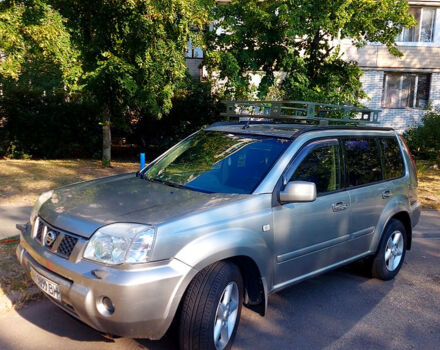 Сірий Ніссан ІксТрейл, об'ємом двигуна 2 л та пробігом 305 тис. км за 5200 $, фото 2 на Automoto.ua