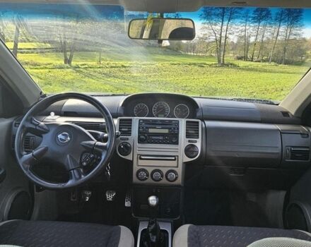 Серый Ниссан ИксТрейл, объемом двигателя 2 л и пробегом 223 тыс. км за 2200 $, фото 6 на Automoto.ua