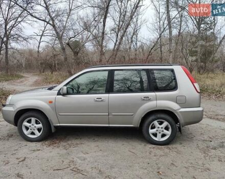 Сірий Ніссан ІксТрейл, об'ємом двигуна 2 л та пробігом 200 тис. км за 5900 $, фото 3 на Automoto.ua