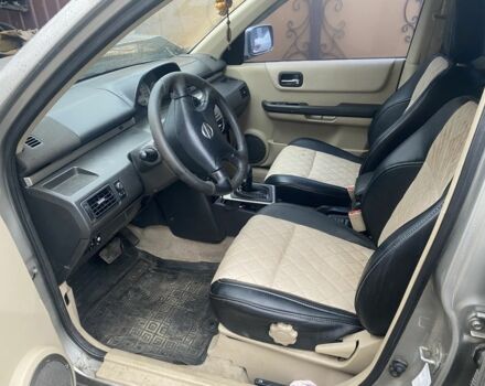 Серый Ниссан ИксТрейл, объемом двигателя 2 л и пробегом 280 тыс. км за 3500 $, фото 6 на Automoto.ua