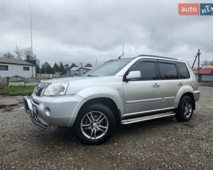 Серый Ниссан ИксТрейл, объемом двигателя 2.5 л и пробегом 450 тыс. км за 7000 $, фото 4 на Automoto.ua