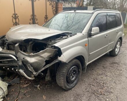 Серый Ниссан ИксТрейл, объемом двигателя 2 л и пробегом 280 тыс. км за 3500 $, фото 3 на Automoto.ua