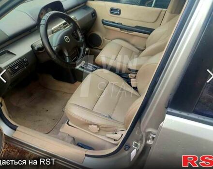 Сірий Ніссан ІксТрейл, об'ємом двигуна 2 л та пробігом 200 тис. км за 4000 $, фото 3 на Automoto.ua